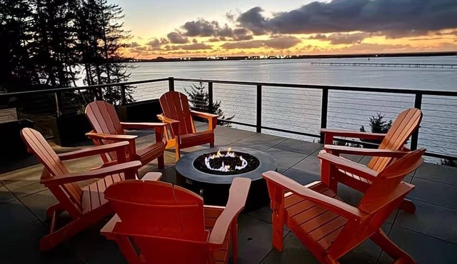 Sweeping Bay Views, Room for all & a Hidden Door