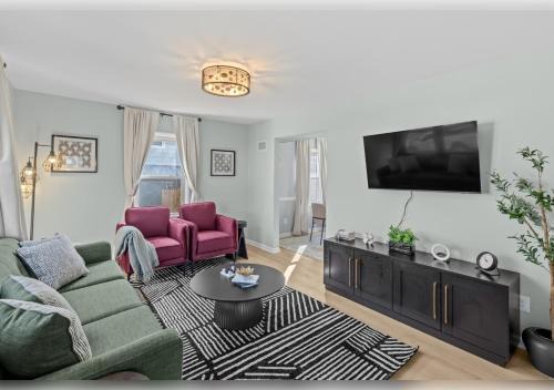 Takoma Park Three Bedroom Home Near Metro and National Mall DC