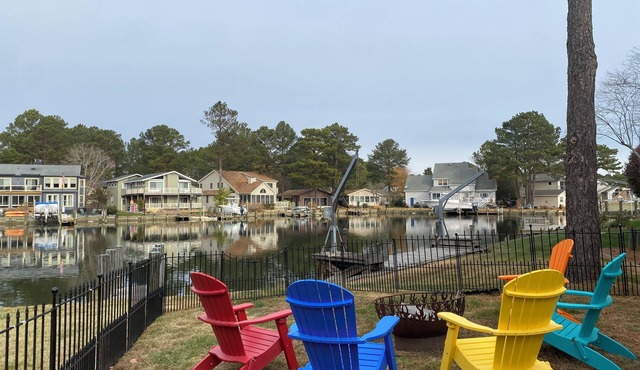 Teal Bay Getaway- Waterfront, 2 Masters, Pet Friendly, 5+ Bedrooms, Sleeps 17+
