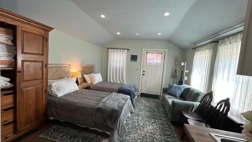 Terrific cozy studio space with kitchenette and patio