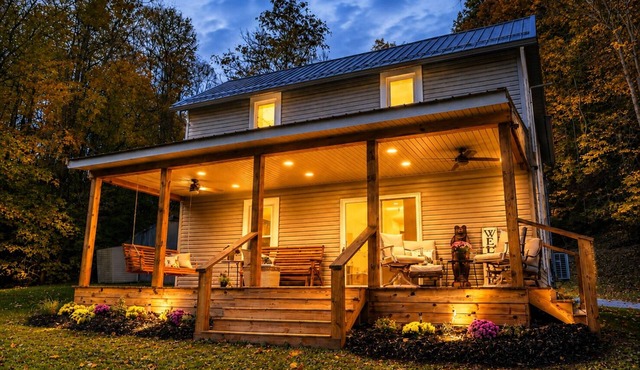 The Boch Hollow Farmhouse at Hocking Hills Hideaway Acres