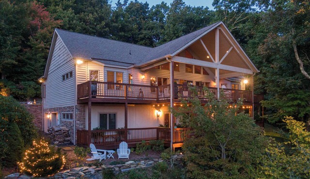 The Boulders: 5 Suites | Hot Tub | 50mi Views | Pool Table | Sauna | Wet Bar | Dog Friendly!