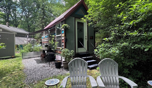 The Bumbleshack Creekside Tiny House in an Old Forest of Tuckasegee, NC