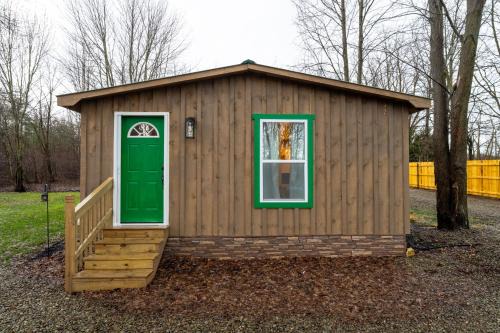 The Little Cabin on Old Main Rd