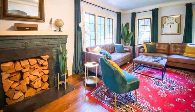 🦆 The Mallard Manor | Hip 5 bedroom historic home close to campus
