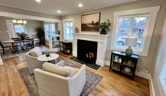 The Winston, Gorgeous! 4 Bdrm w/Hot Tub & Firepit, Local Golfing 50% Off!