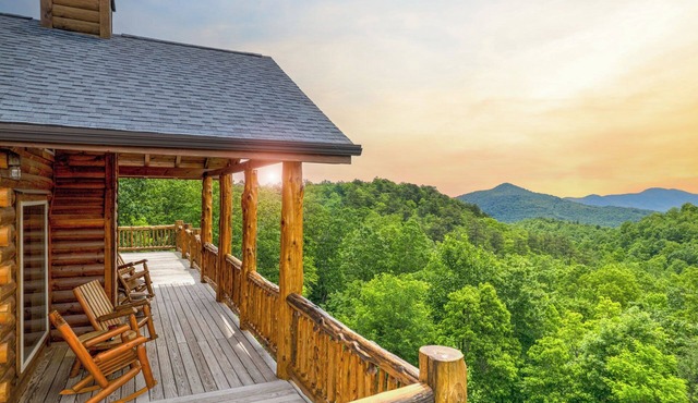 TIMBER RIDGE/LONG RANGE MOUNTAIN VIEWS/HOT TUB /GAME ROOM/PET FRIENDLY