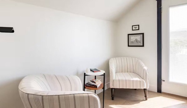 Tranquil 1-bedroom studio loft in charming Virgin