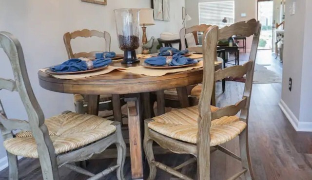 Tranquil Townhome - Convenient NE Raleigh location