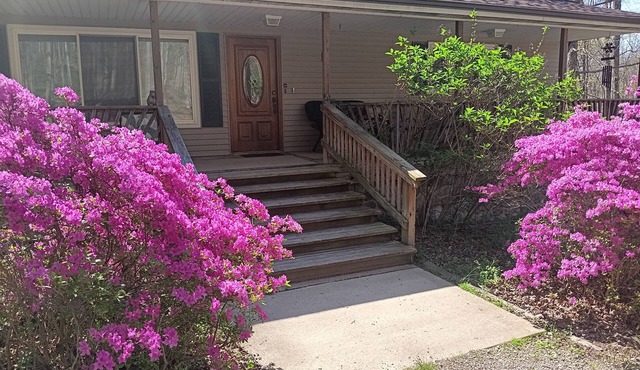 Treat Yourself to this Spacious Home on 5 acres! Private Getaway in Adams Cty!