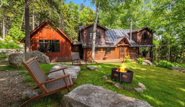 Tree House - Waterfront home situated in a quiet cove looking at Toothaker Island