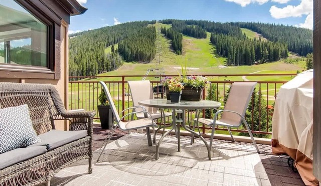 True Ski/Golf-in,Ski-Out Luxury Modern with Views