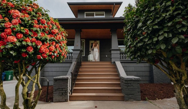 Two Homes Under One Roof · Sleeps 14 · 4 Parking