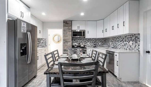 Ultra Modern 4BR-2BA-9 Beds | MetLife-NYC-Parking
