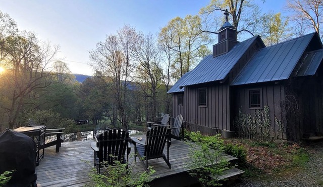 Unique Accommodation with Sauna for a Glamping Experience near Nantahala River, North Carolina in Murphy
