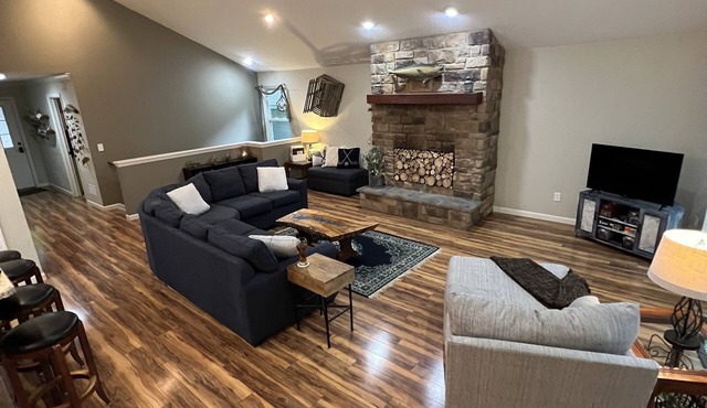 Unwind & Reconnect 4 BD/2BA Family Cottage- check in 4pm or later check out 10am