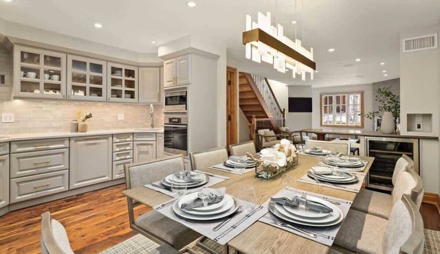 Updated 4 BR 4.5 BA, AC, Pool