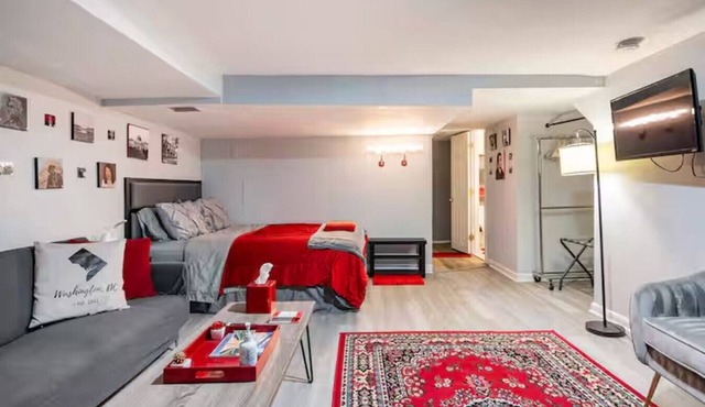 Updated Apt with Private Entry and FREE Parking