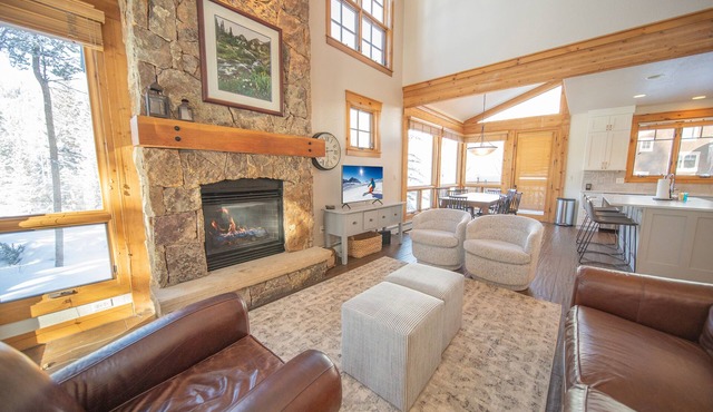 Updated Cabin with Pool & Hot Tub Access!