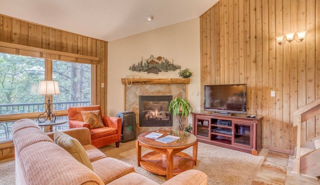 Upper-Level Condo with Mt. Bachelor Village Hot Tub, Pool Access!