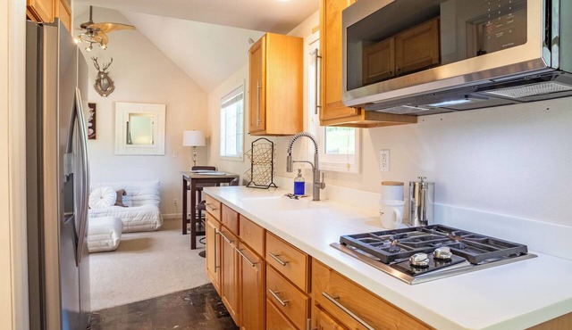 Upscale Riverfront Getaway Cottage