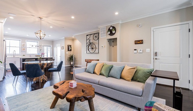 URBAN OASIS 3 BR APT EV CHARGER