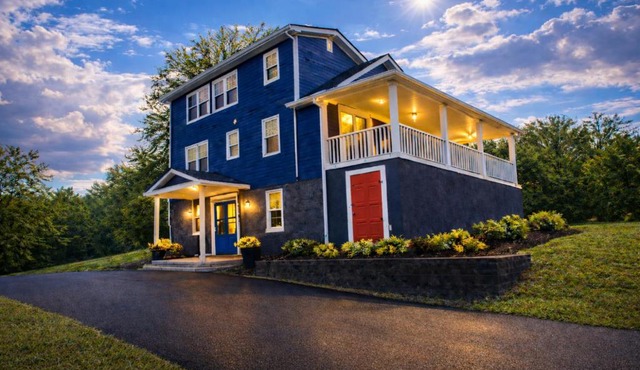 VIP DC Retreat 5BR Sleeps 16 Free Parking For 6 Cars
