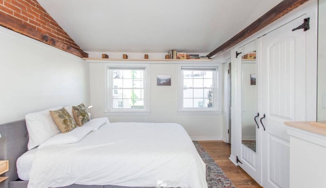 Walk everywhere from renovated 3bd Bella Vista gem