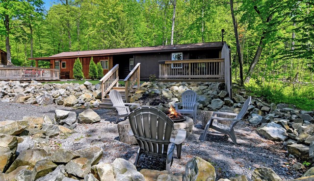 Walk to Beach - Pet friendly Cabin w/Workspace