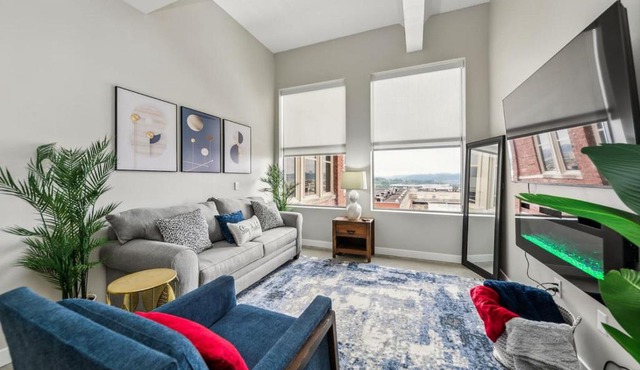 Walk to Bengal, Reds Free Parking King Bed Gym