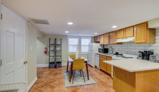 Walk to Capitol Building: Cozy DC Apartment