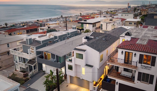 Walk to Manhattan Beach, Ocean Views, Balcony & Peloton | Casa Del Mar