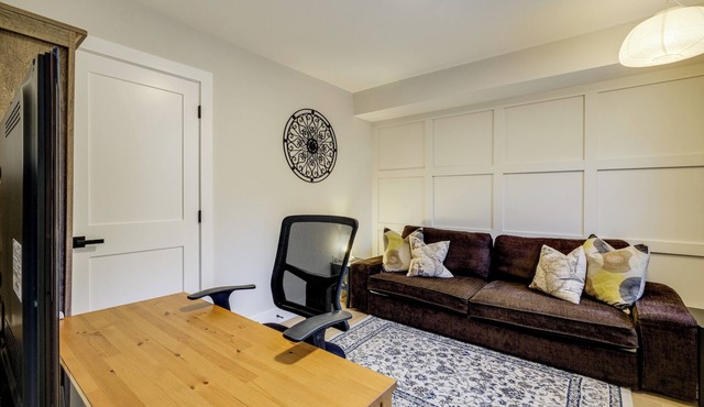 Walk to Metro & Downtown! Cozy Silver Spring Apt