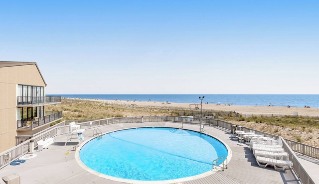 Walk to Ocean! Bethany Beach Retreat w/Balcony