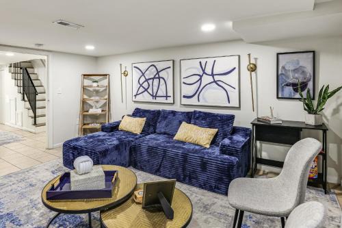 Walk to Patterson Park! Pet-Friendly Townhome