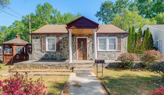 Walkable Riverdale Park Retreat w/Gazebo!
