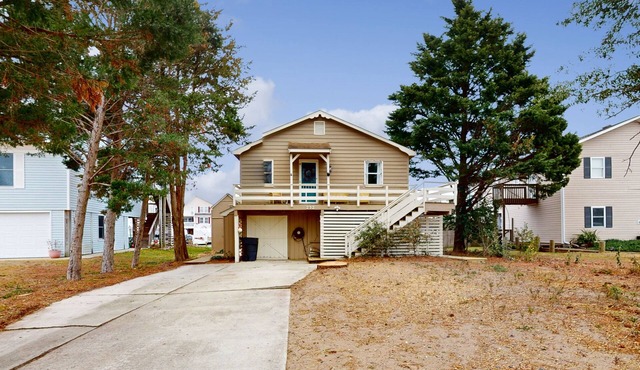 Waterfront 3BR with pool, hot tub, tennis, & patio