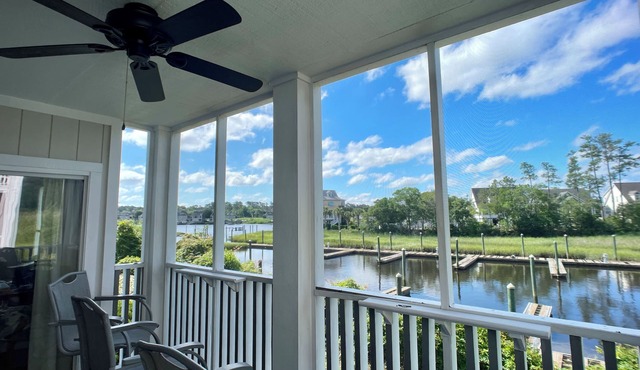 Waterfront Condo at Eastport Golf Club. Pet friendly 1st floor 10mins to beach