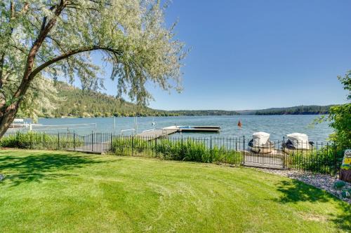 Waterfront Deck w/Fire Pit: Lake Spokane Gem!