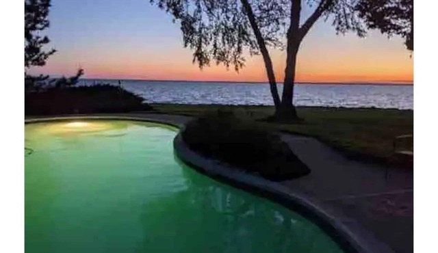 Waterfront Getaway - View of bay from your bed