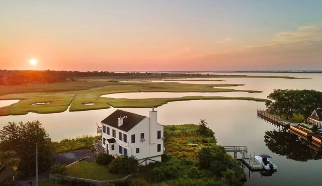 Waterfront Home with Dock! Amazing Views! Close To Beaches!