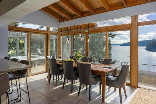Waterfront Privacy, Hot Tub, Mooring, Gated Estate