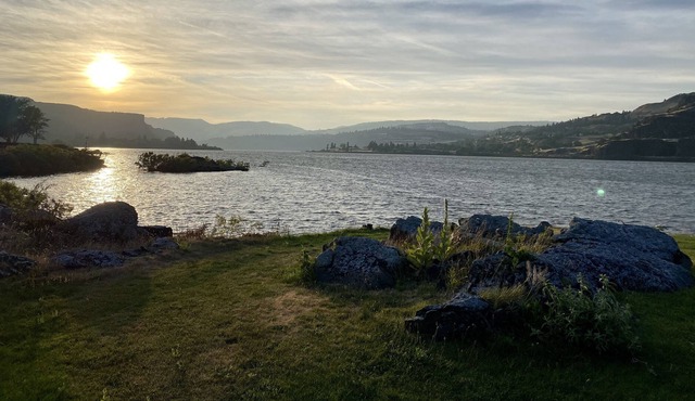 Waterfront Windsurf House for rent on private beach in Rowena