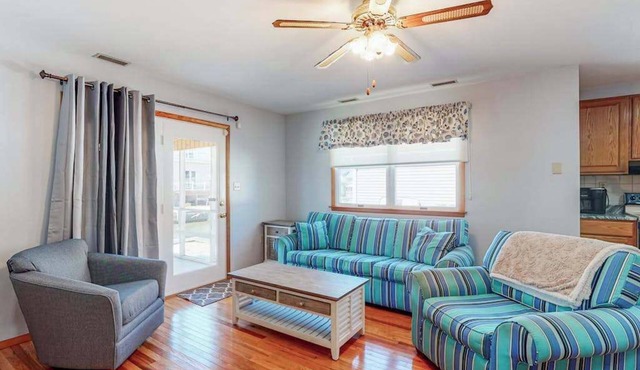 Waterfront wonder with screened porch, washer/dryer, private boat dock & ramp