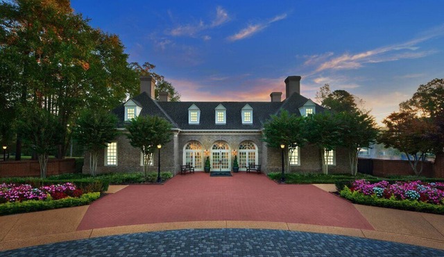 Williamsburg | Couples Historic Weekend | Pool + Golf