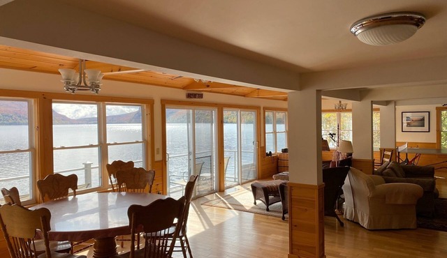 " Willogap" Lakefront house great mountain views close to two major ski area's in Westmore