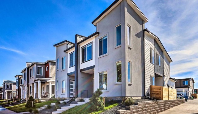 Work, Play & Explore! Townhome 6 Mi to Dtwn Denver