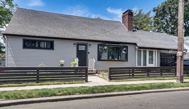 Work & Play in Baldwin! Cozy Apartment w/Grill