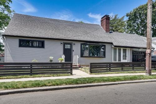 Work & Play in Baldwin! Cozy Apartment w/Grill