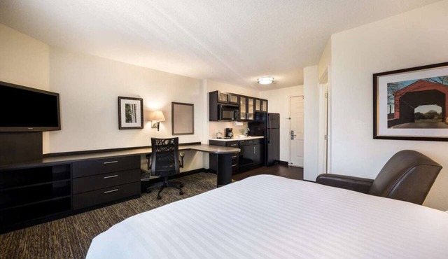 Your Home Away From Home! Pet-Friendly Stay with Kitchenette!